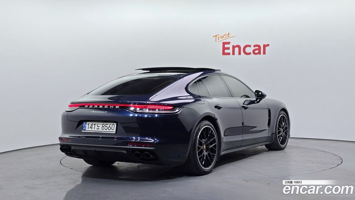 Porsche Panamera 2021