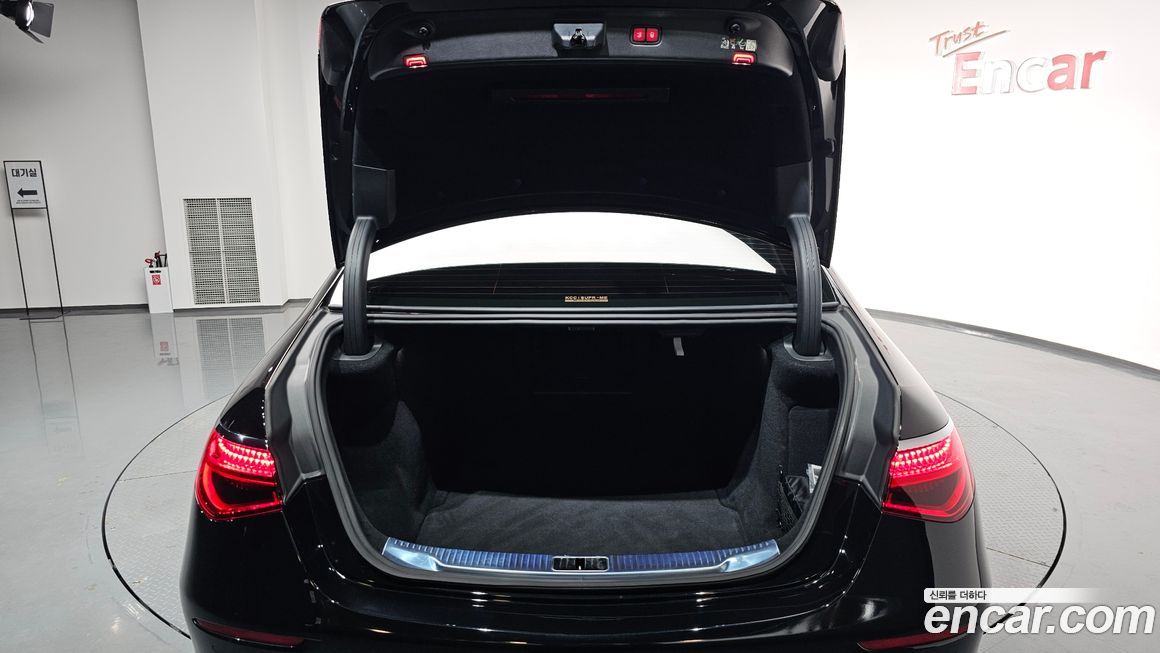 Mercedes-Benz S-Class 2023