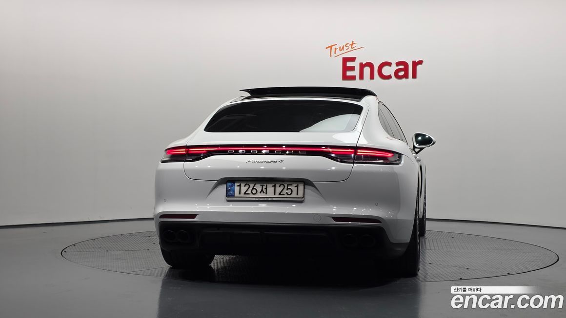 Porsche Panamera 2022