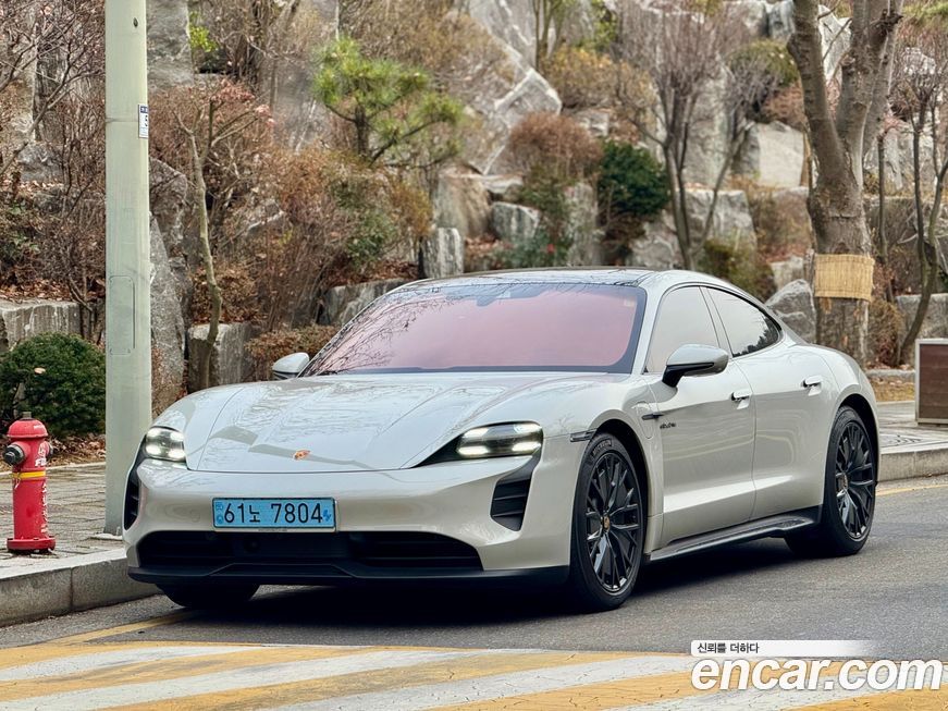 Porsche Taycan 2022