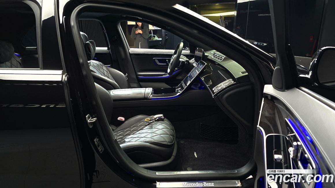 Mercedes-Benz S-Class 2024