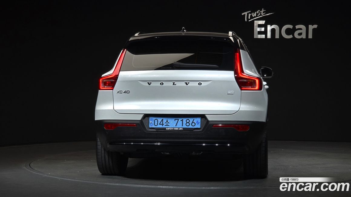 Volvo XC40 2024