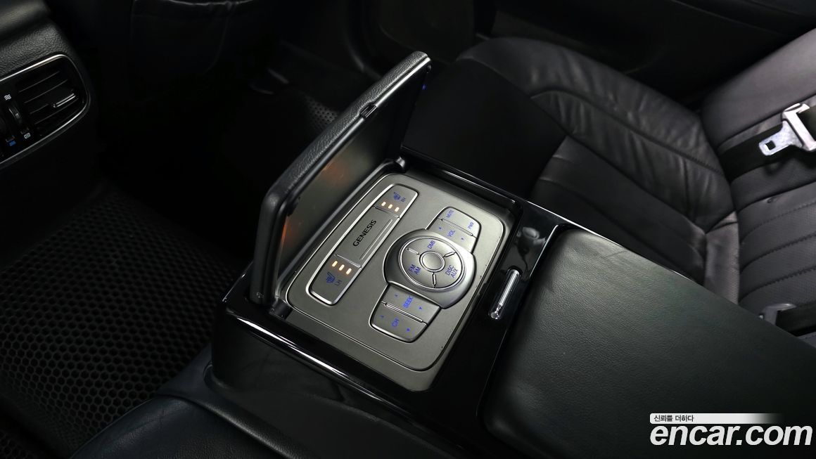 Hyundai Genesis 2012