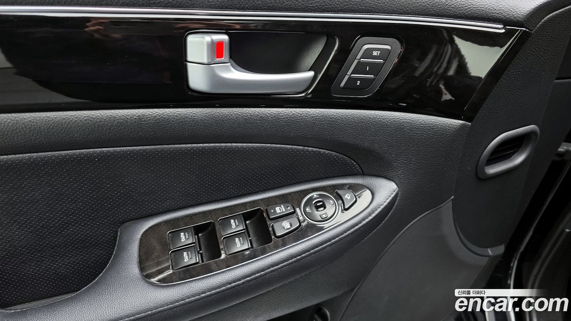 Hyundai Genesis 2012