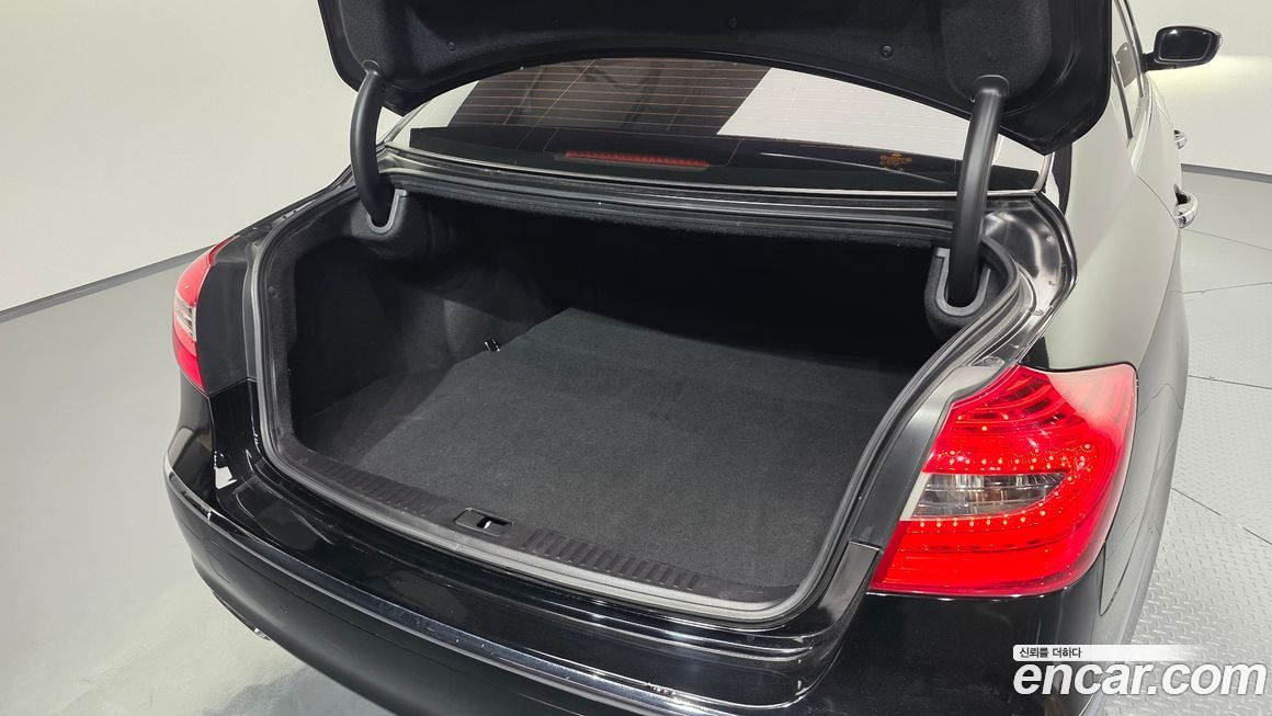 Hyundai Genesis 2012