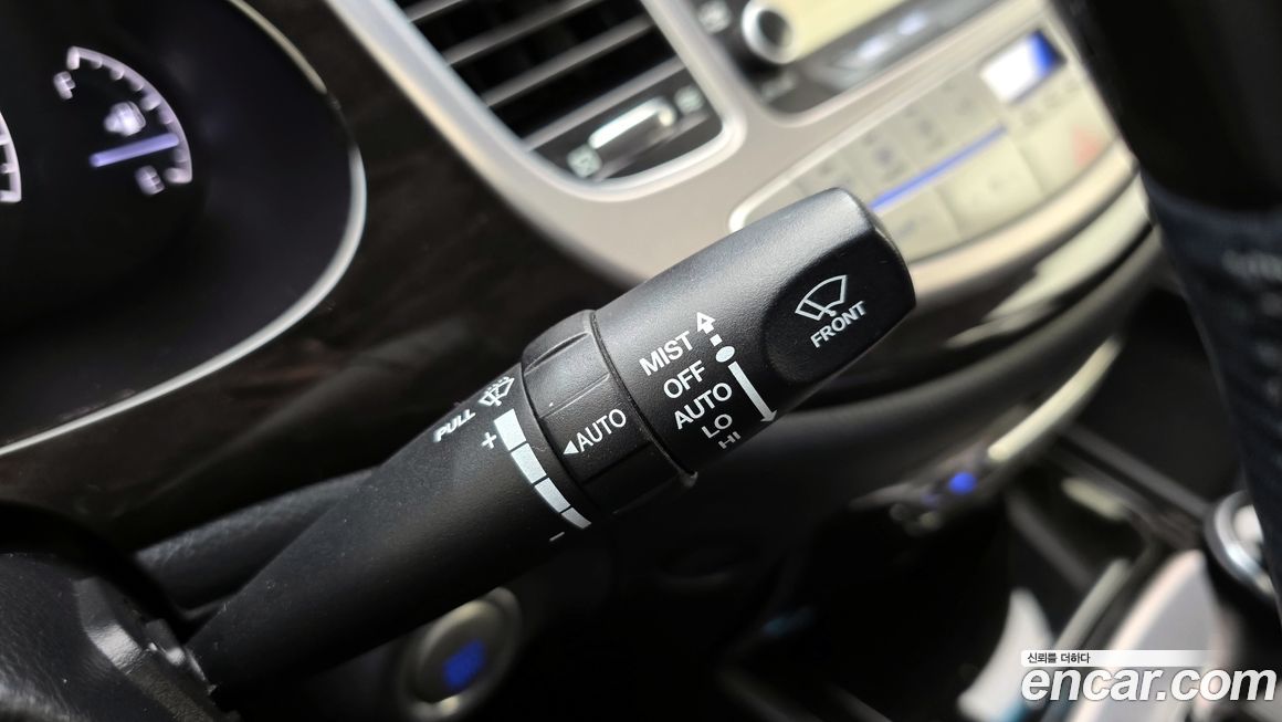 Hyundai Genesis 2012