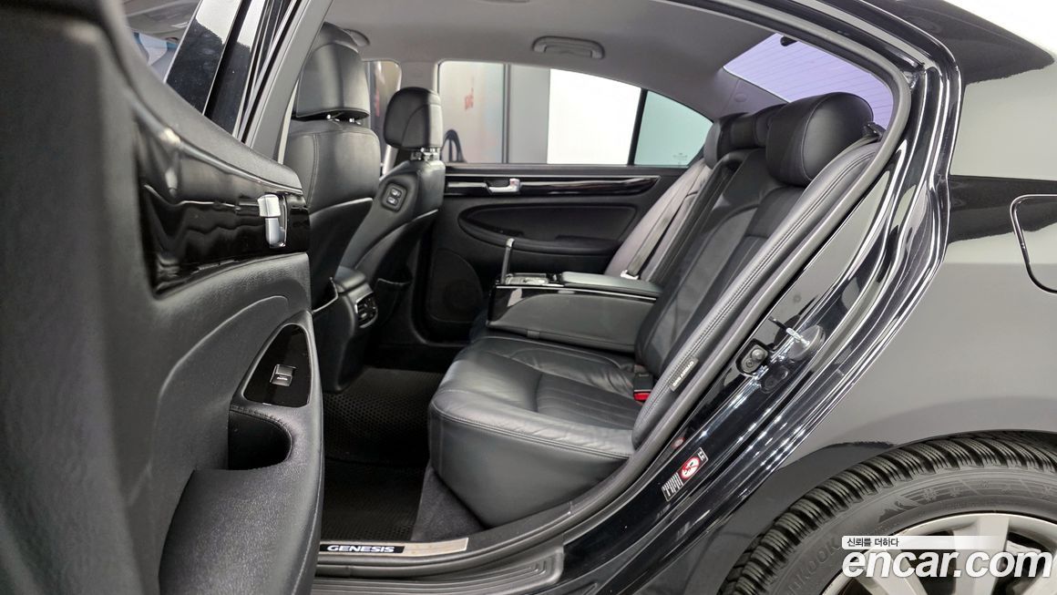 Hyundai Genesis 2012