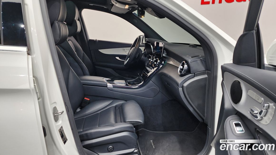 Mercedes-Benz GLC-Class 2021