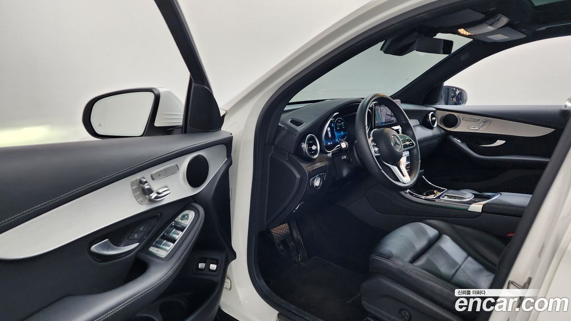 Mercedes-Benz GLC-Class 2021