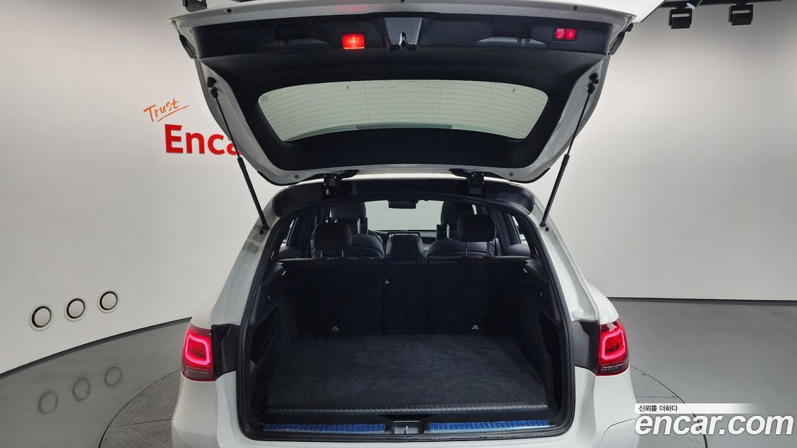 Mercedes-Benz GLC-Class 2021