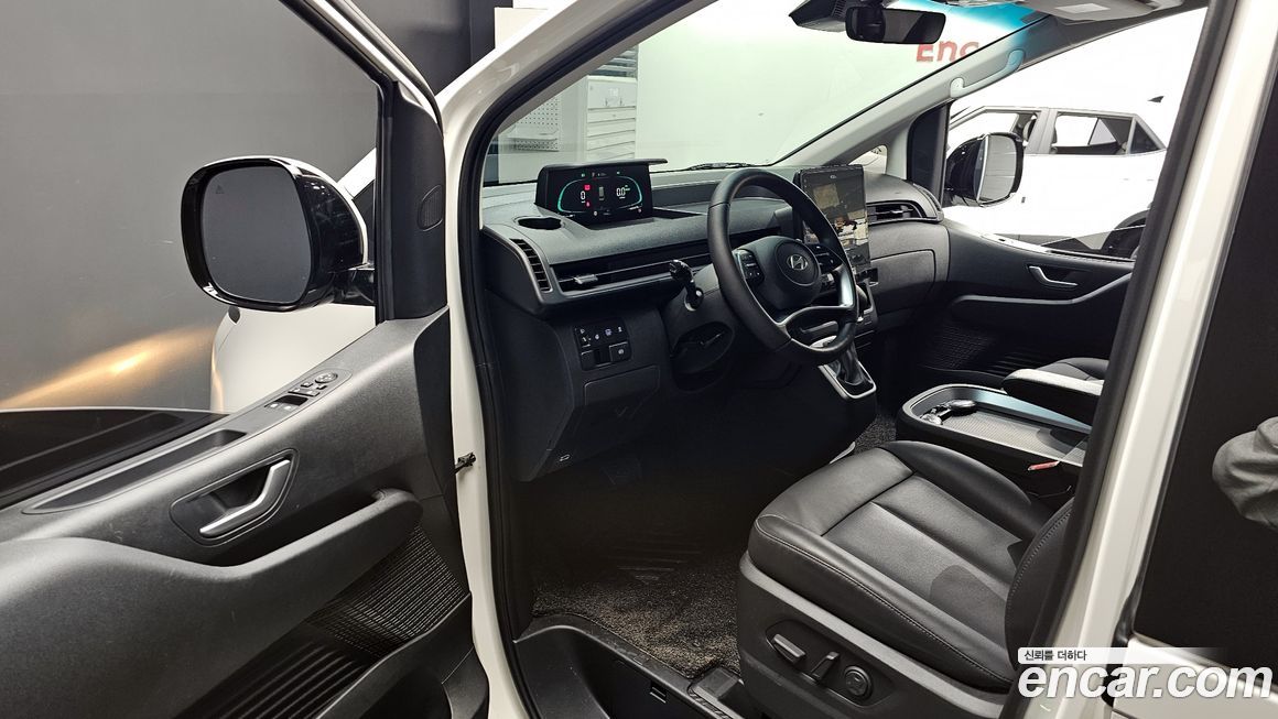 Hyundai Staria 2025