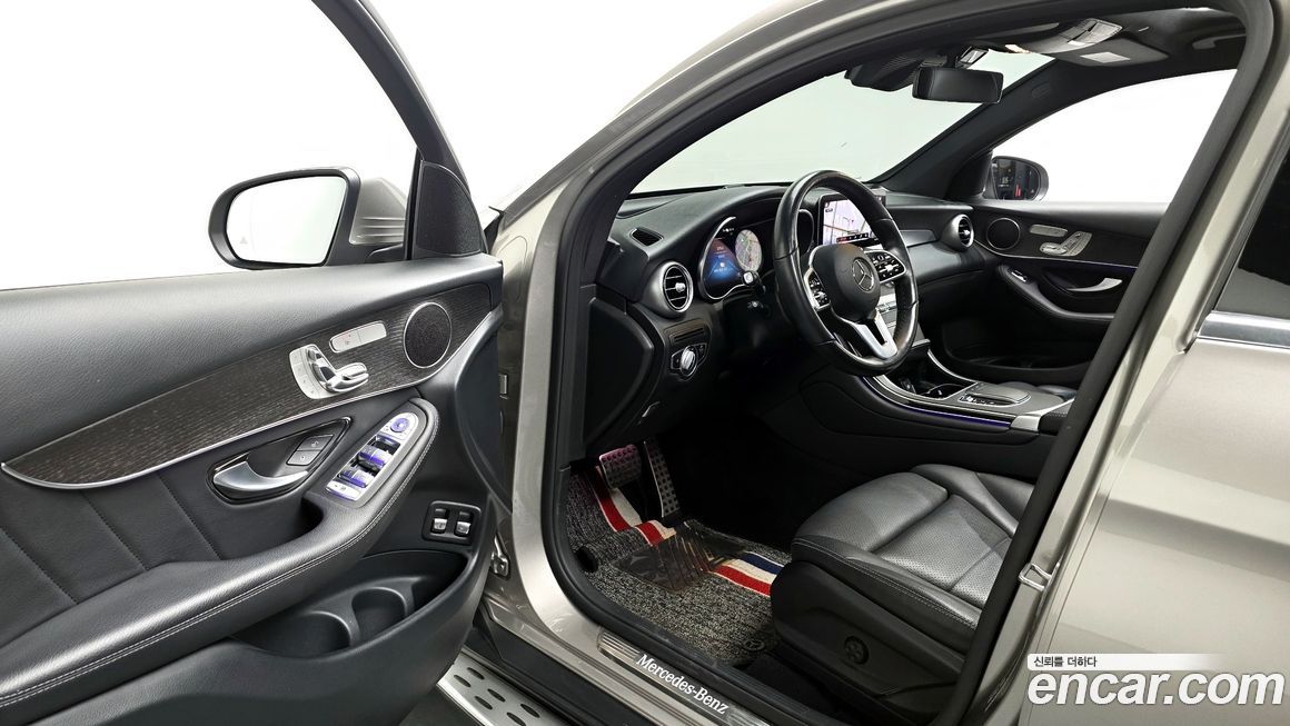 Mercedes-Benz GLC-Class 2021