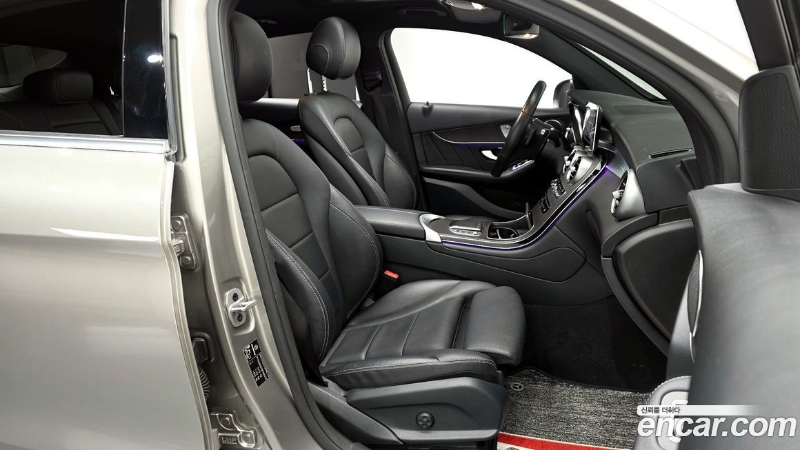 Mercedes-Benz GLC-Class 2021