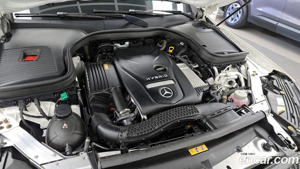 Mercedes-Benz GLC-Class 2021