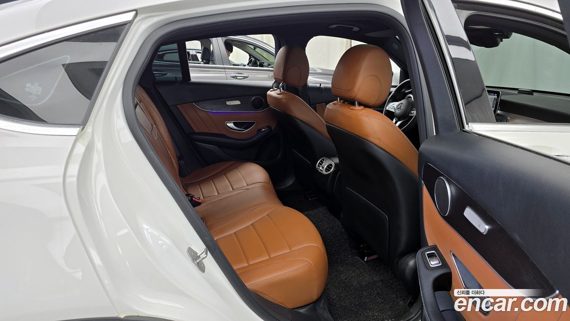 Mercedes-Benz GLC-Class 2021