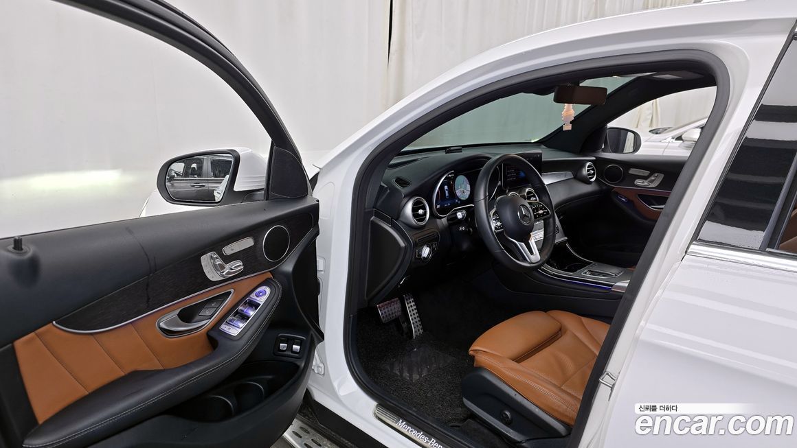 Mercedes-Benz GLC-Class 2021