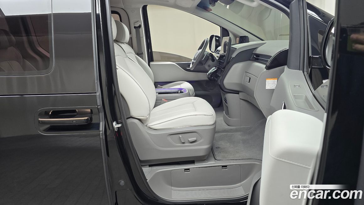 Hyundai Staria 2025