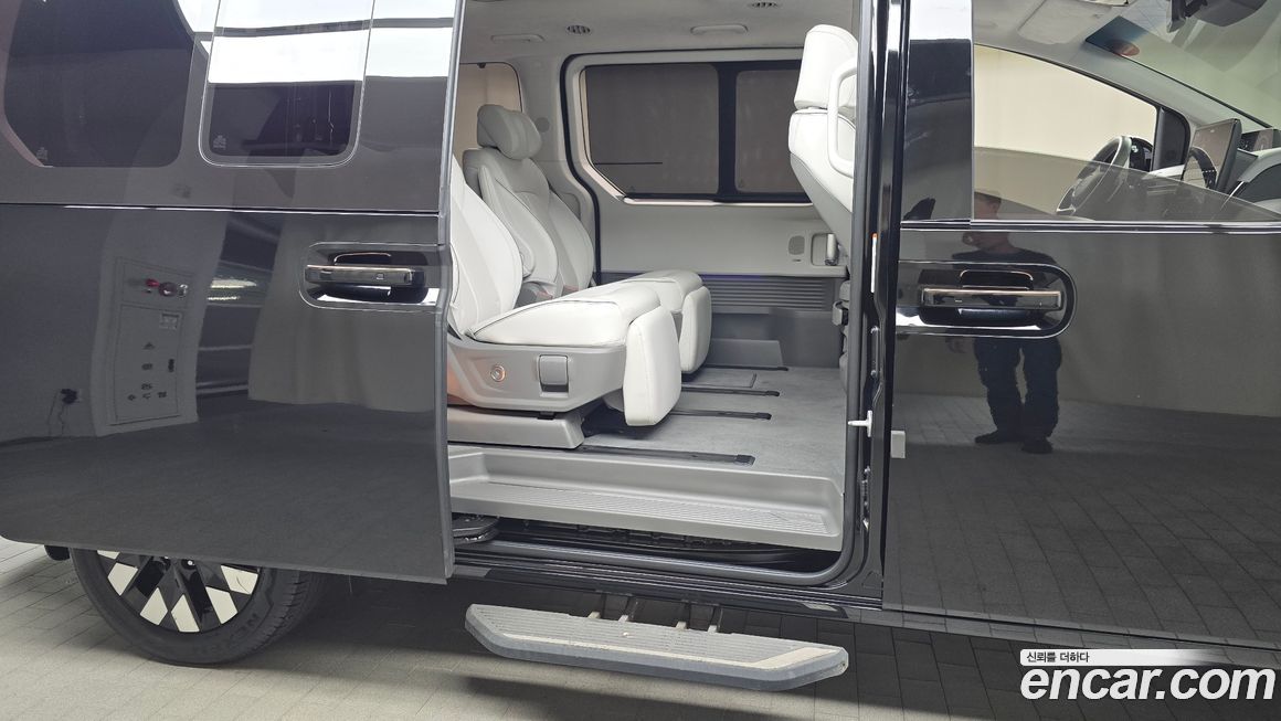 Hyundai Staria 2025