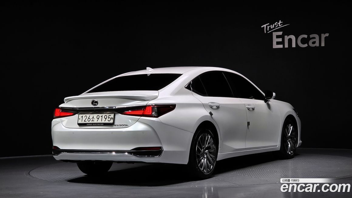 Lexus ES 2024