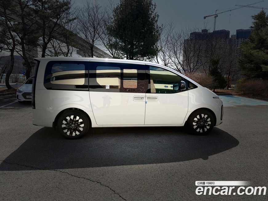 Hyundai Staria 2025