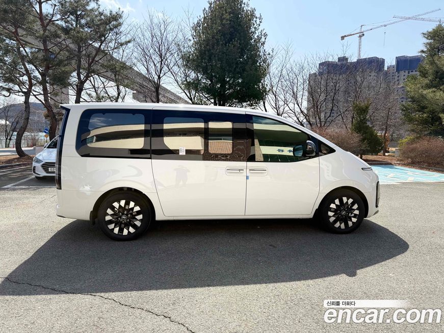 Hyundai Staria 2025