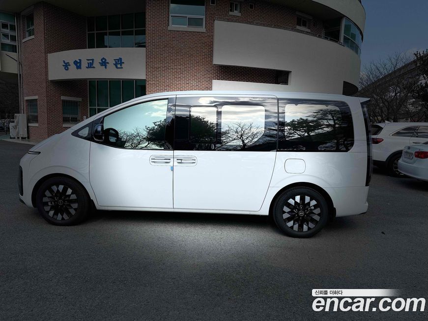 Hyundai Staria 2025