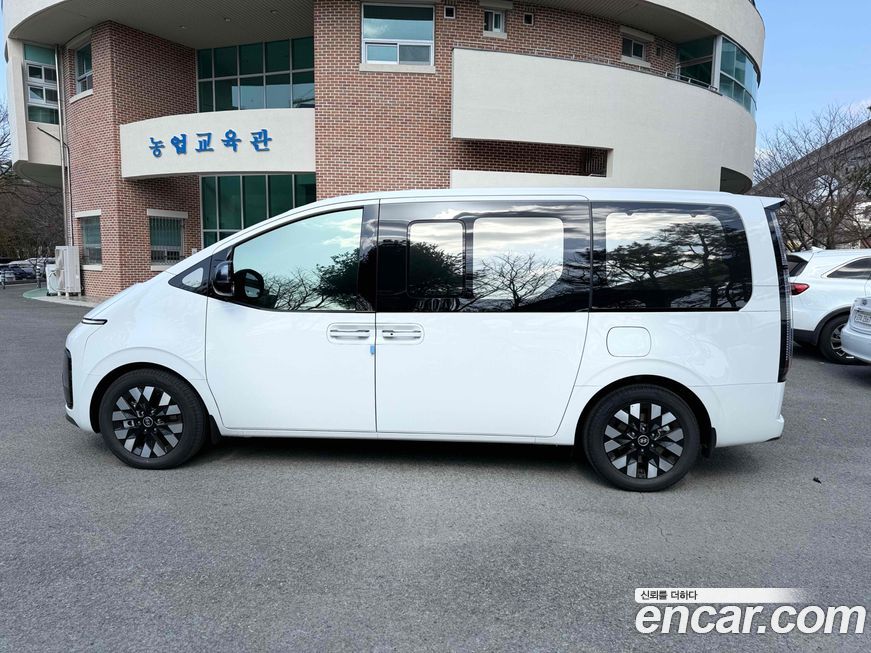 Hyundai Staria 2025