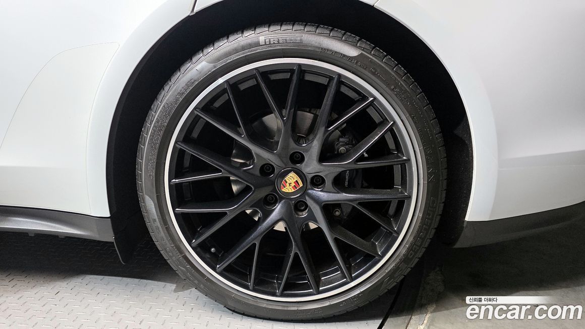 Porsche Panamera 2021