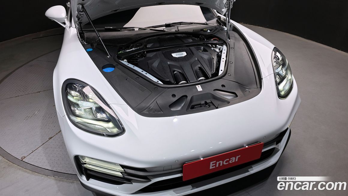 Porsche Panamera 2021