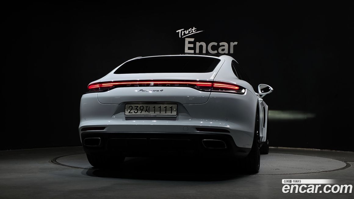 Porsche Panamera 2021