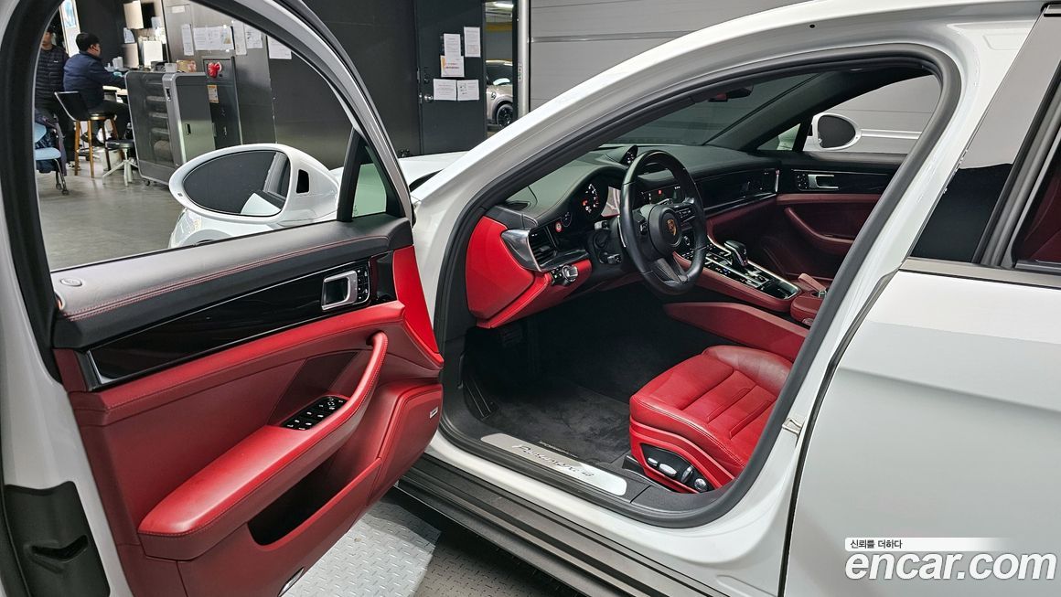 Porsche Panamera 2021