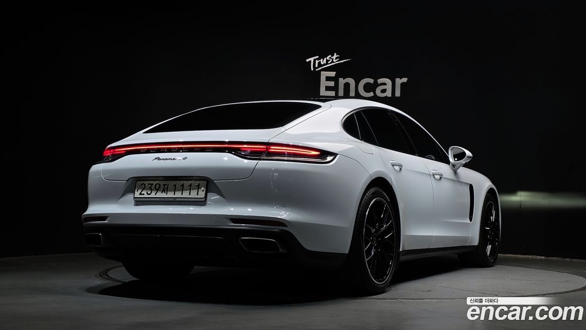 Porsche Panamera 2021