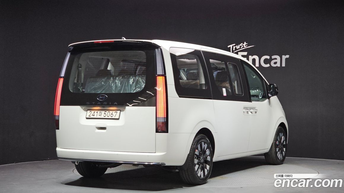 Hyundai Staria 2025