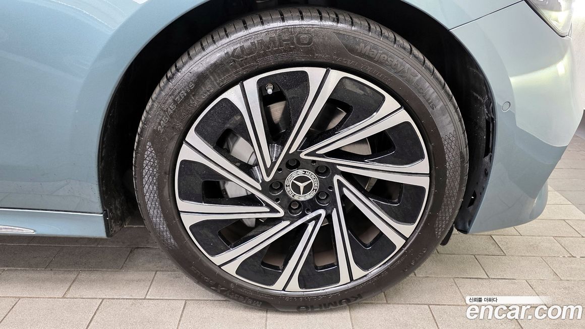 Mercedes-Benz E-Class 2024