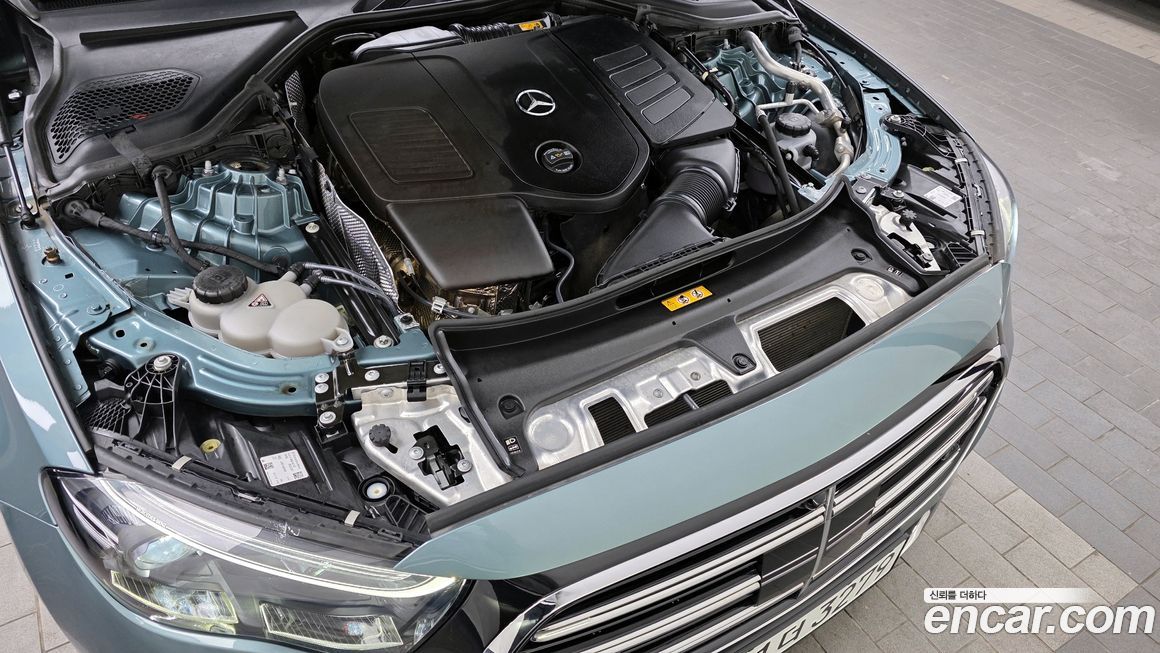 Mercedes-Benz E-Class 2024