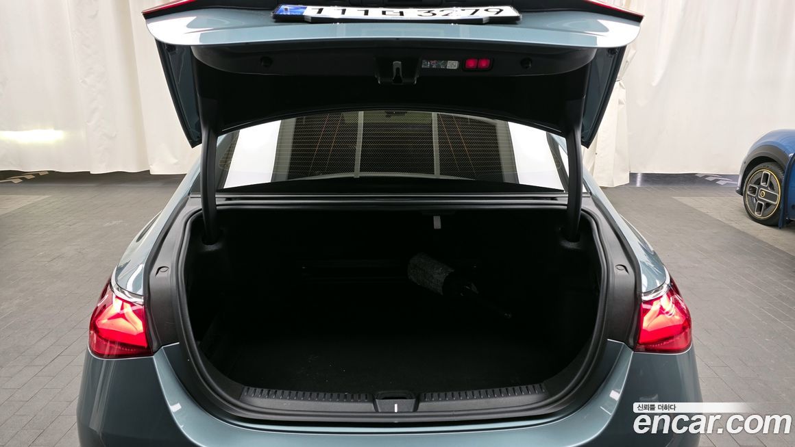 Mercedes-Benz E-Class 2024