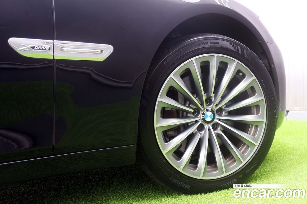 BMW 7-Series 2012