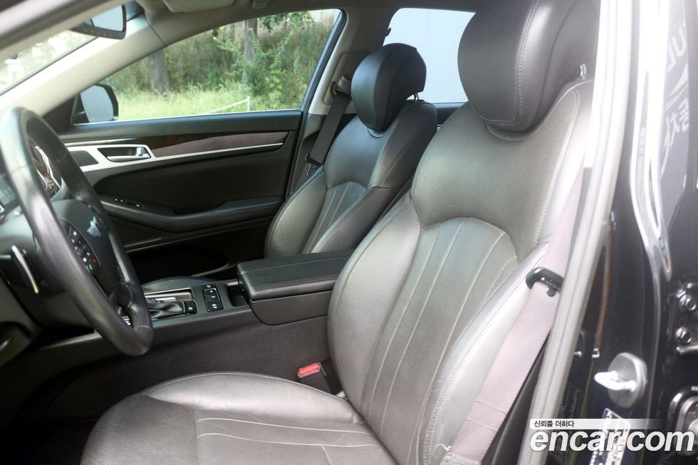 Hyundai Genesis 2015