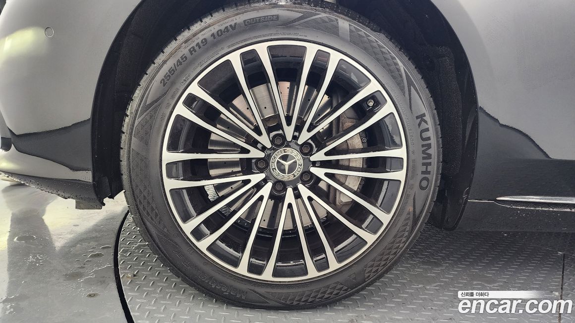 Mercedes-Benz S-Class 2021