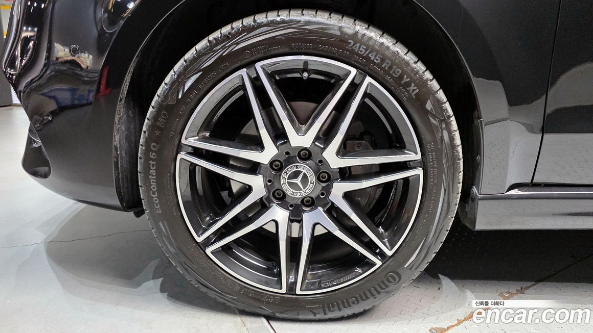 Mercedes-Benz V-Class 2023