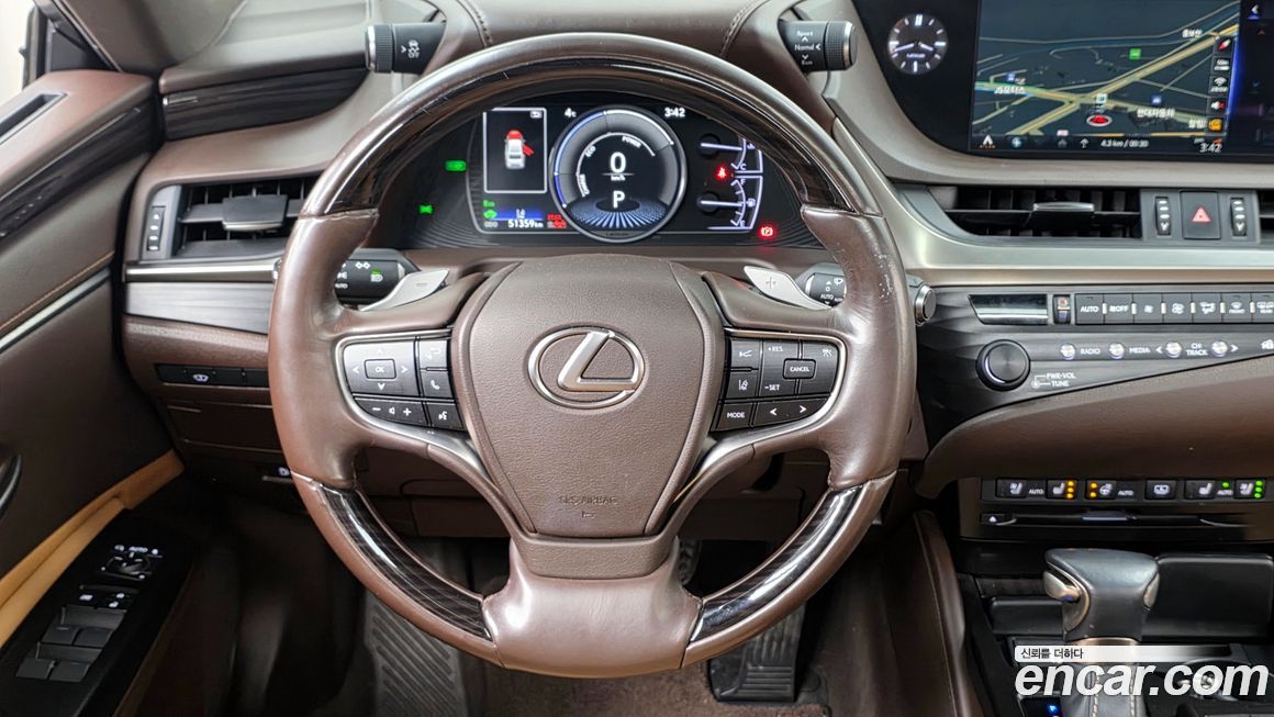Lexus ES 2019