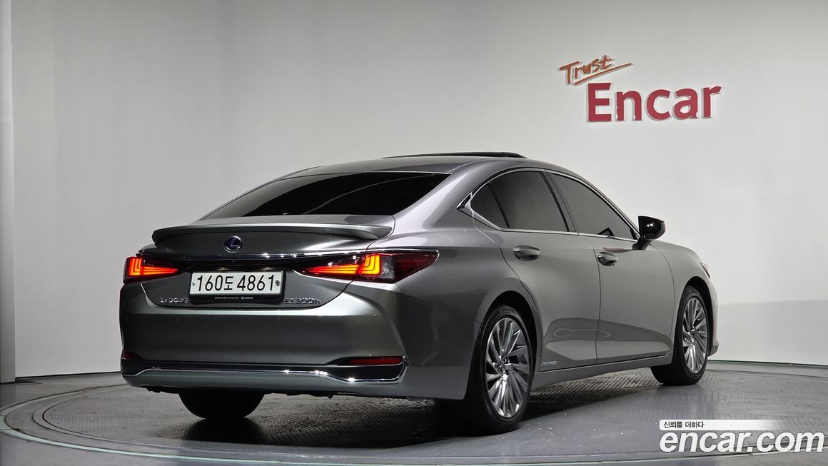Lexus ES 2019