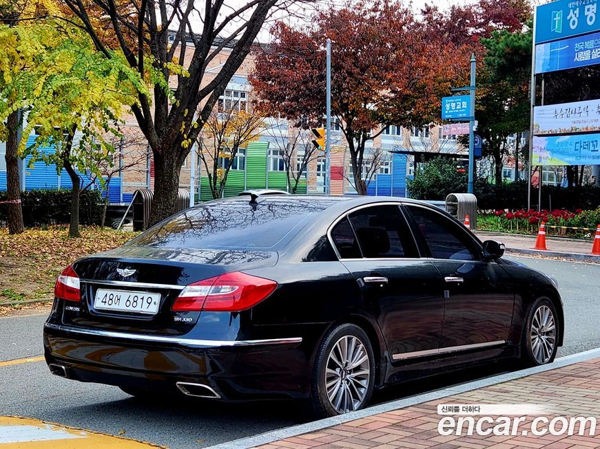 Hyundai Genesis 2013