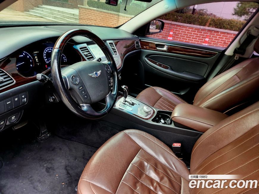 Hyundai Genesis 2013