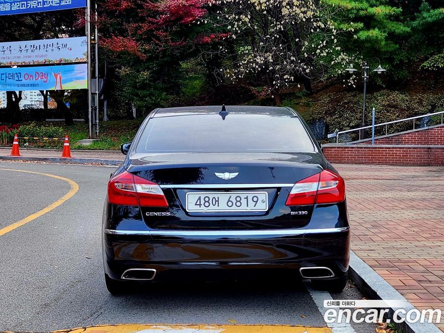 Hyundai Genesis 2013