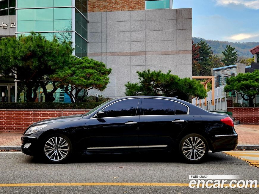 Hyundai Genesis 2013