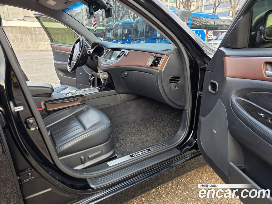 Hyundai Genesis 2013