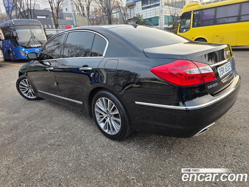 Hyundai Genesis 2013