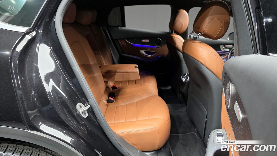 Mercedes-Benz GLC-Class 2021