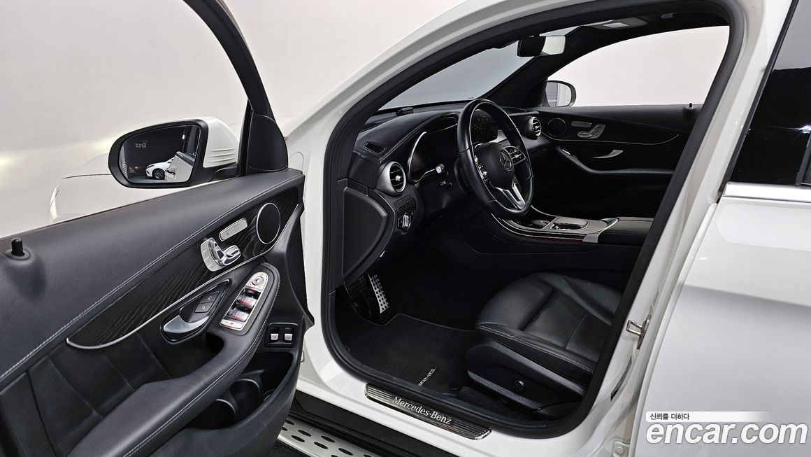 Mercedes-Benz GLC-Class 2023